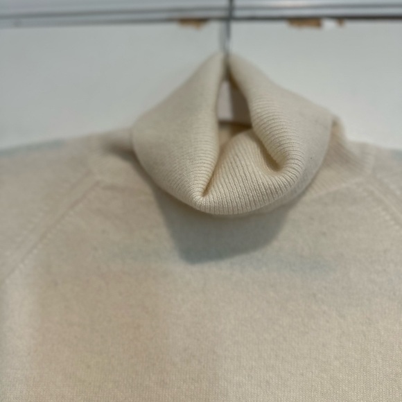 J.McLaughlin Women’s Sz: S Ivory Cashmere Turtleneck Sweater Fall Winter. - Picture 12 of 12